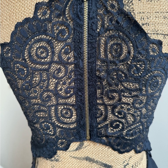 Racer-back V-neck Dress - Picture 3 of 5